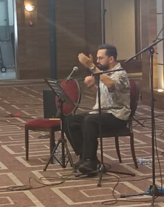 Boudchart, dirigeant son orchestre