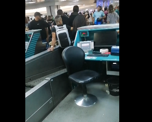 L’aéroport Tunis-Carthage : la grève des contractuels de Tunisair Handling se poursuit