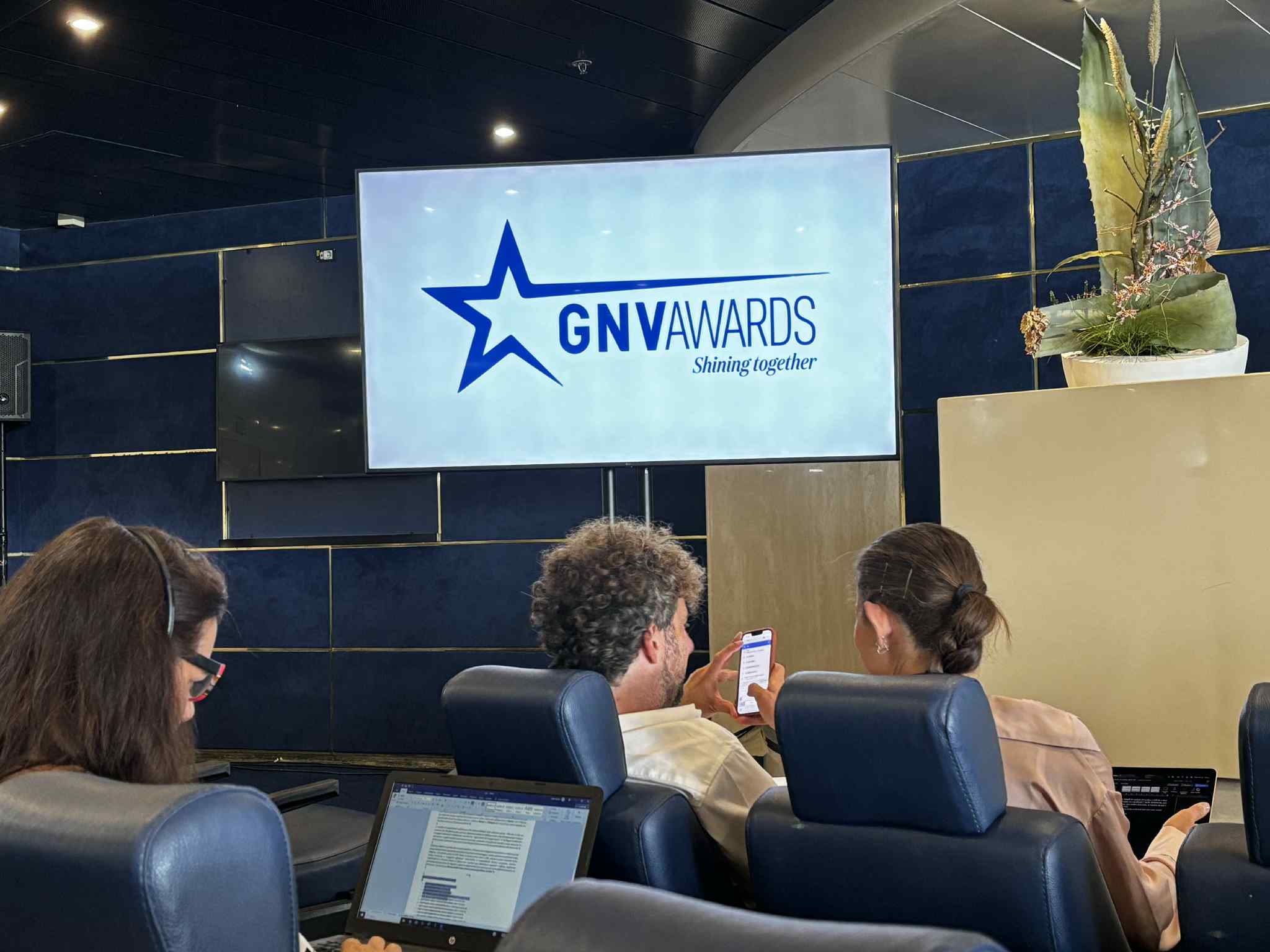 Messenger_creation_F381F92B-AB63-4CF8-AE46-FE126195BED2