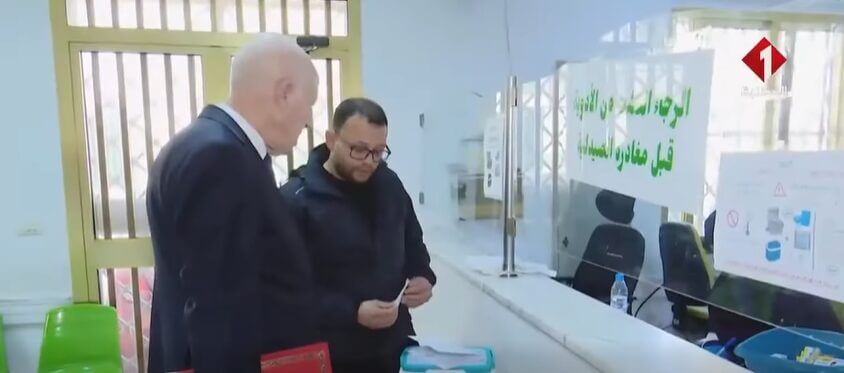 Kaïs Saïed en visite à la polyclinique CNSS El Omrane et à la Pharmacie centrale