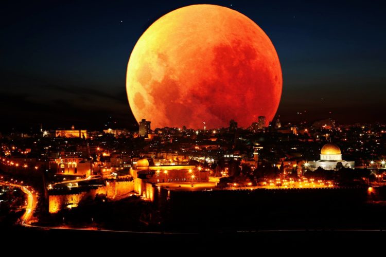 Photo du jour La super  lune  en plein ciel de Palestine 